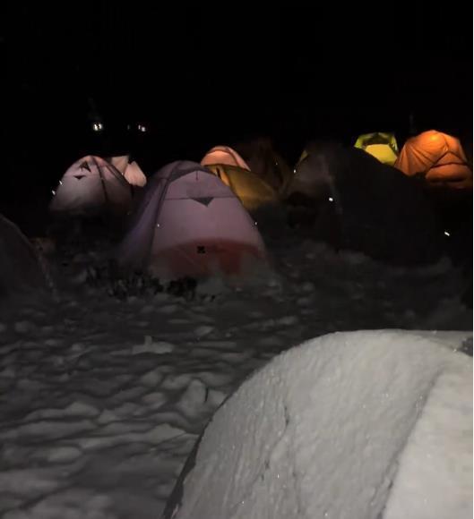 诚信双盈 “有人留下遗言”，驴友在川西4000多米高山露营时突降暴雪，当地：已全部解救